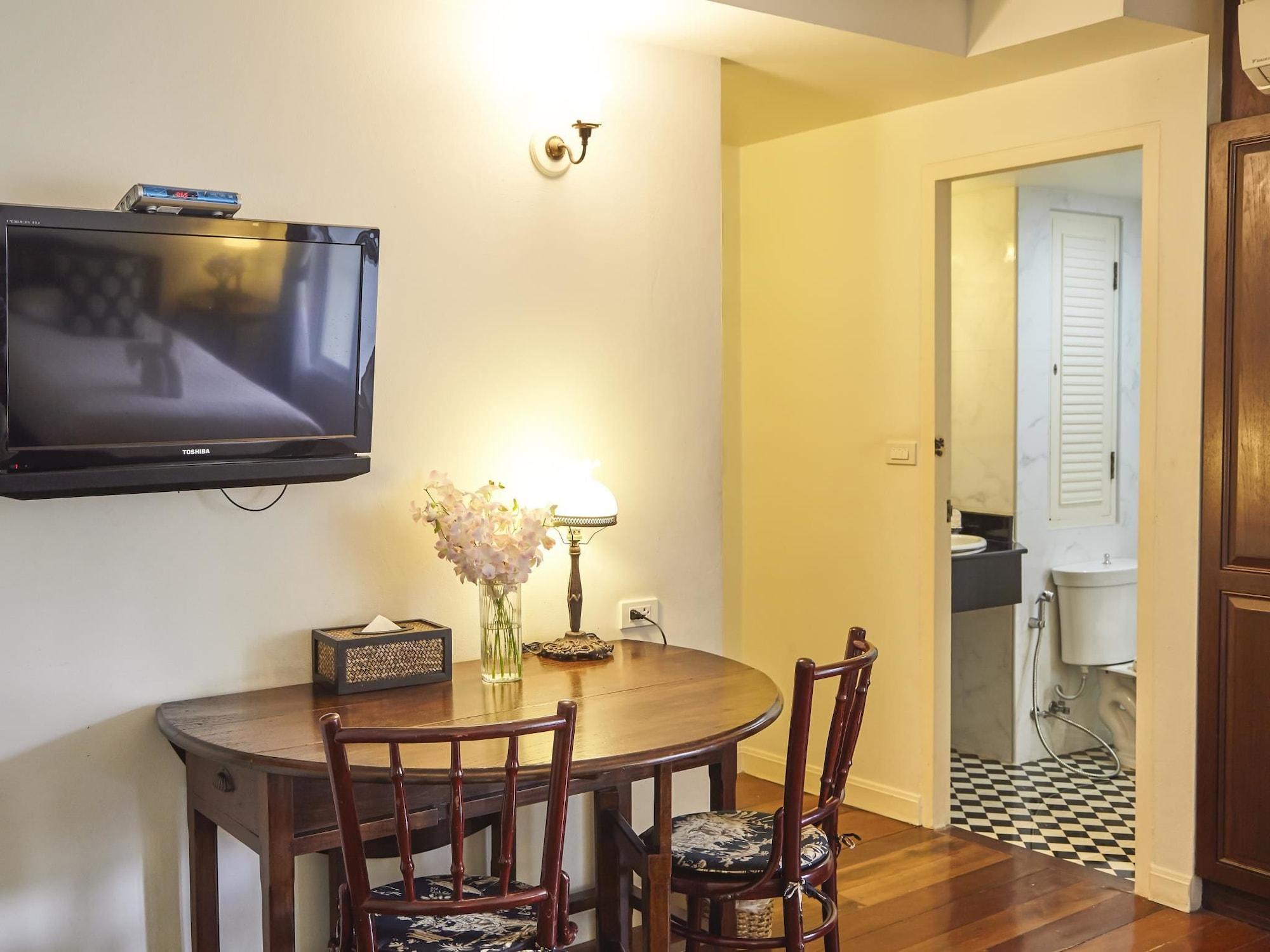 Ssip Boutique Dhevej Bangkok (Adults Only) Hotel Exterior photo