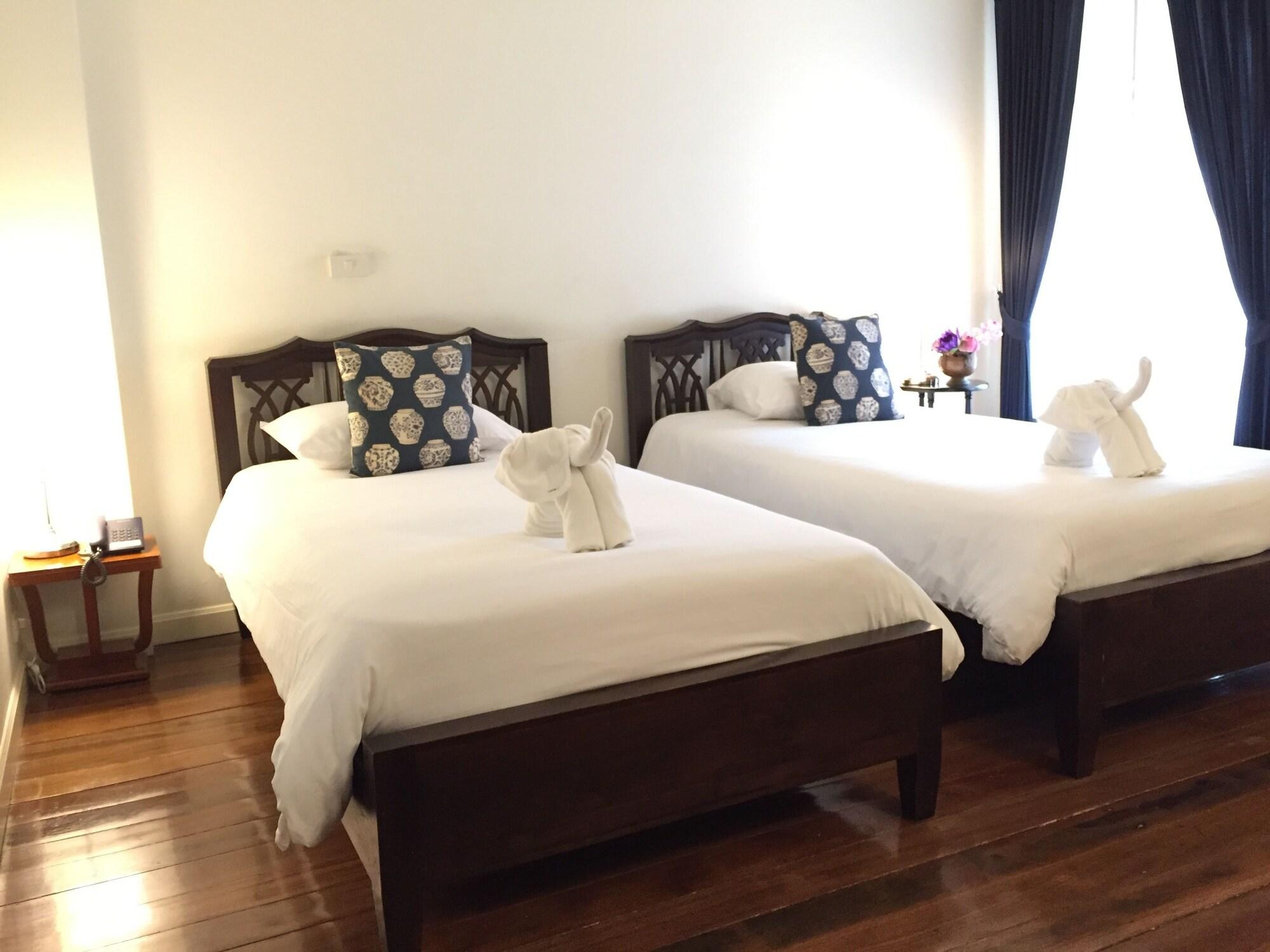 Ssip Boutique Dhevej Bangkok (Adults Only) Hotel Exterior photo