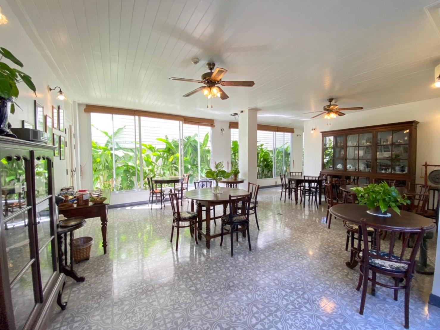 Ssip Boutique Dhevej Bangkok (Adults Only) Hotel Exterior photo