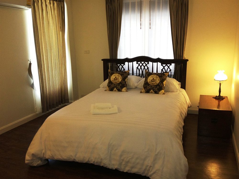 Ssip Boutique Dhevej Bangkok (Adults Only) Hotel Exterior photo