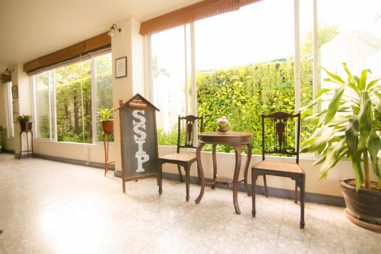 Ssip Boutique Dhevej Bangkok (Adults Only) Hotel Exterior photo
